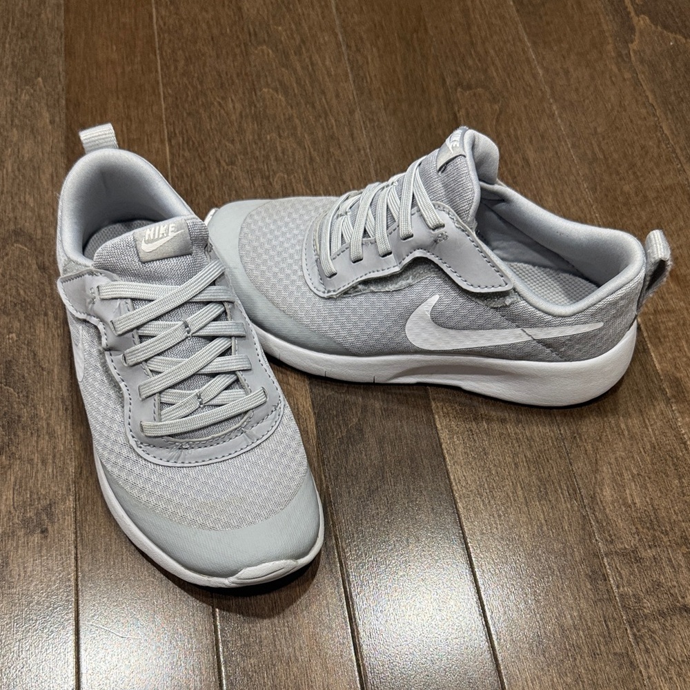 Nike Light Gray Athletic Shoes
